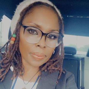 Meet your Posher, Demetria